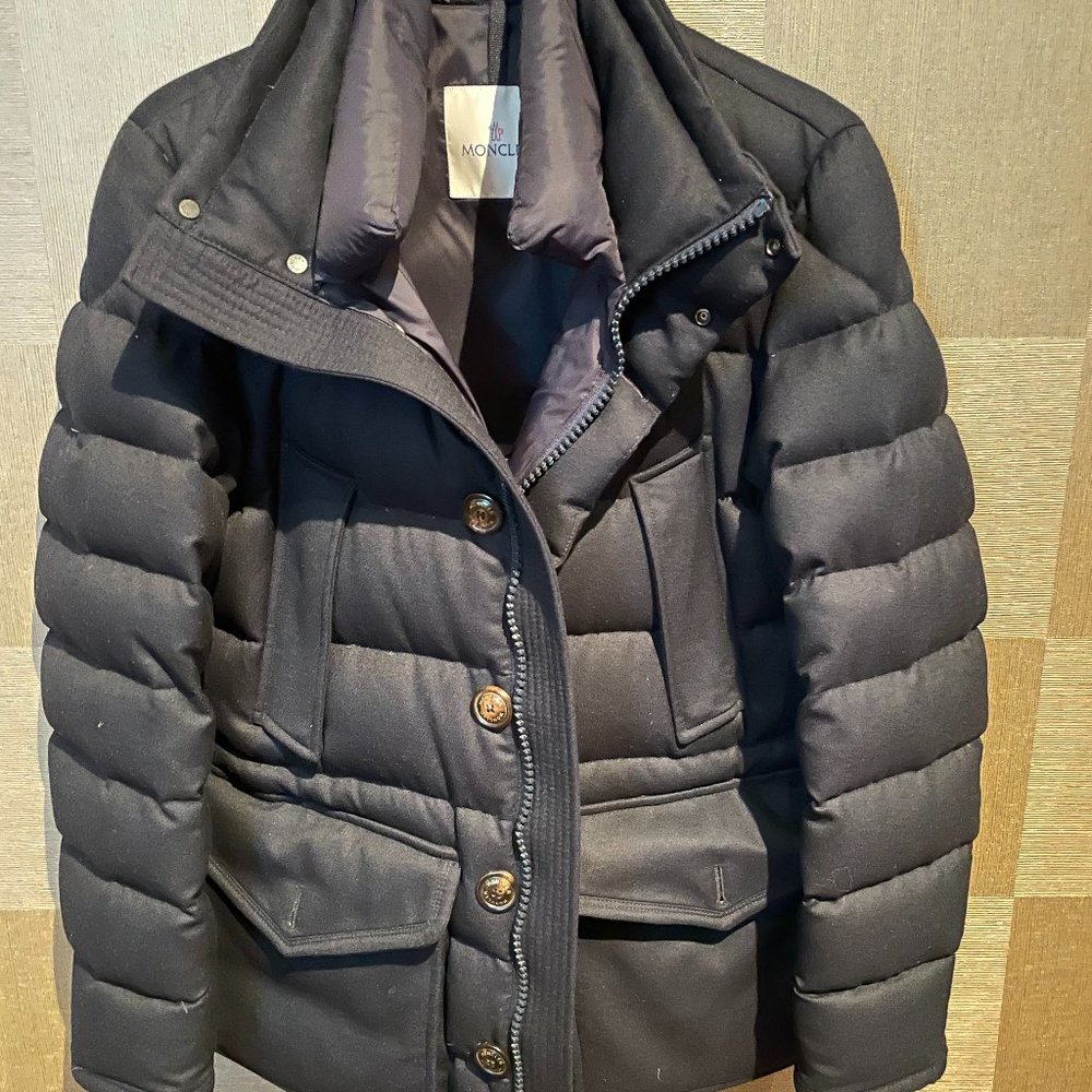 Moncler Men's Solidage Short Down Jacket - Navy